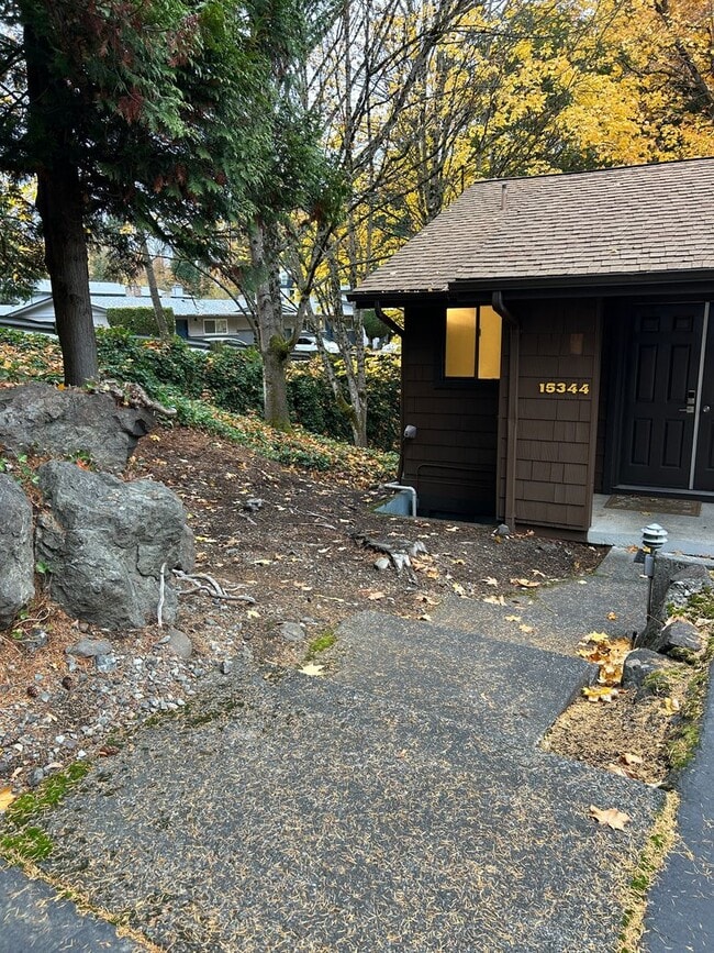 Building Photo - 2bd/1.5ba Tukwila Townhome