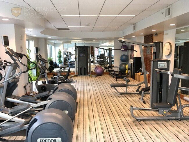 Building Photo - Luxurious SOMA Grand Condo: 3 Bed / 2 Bath...