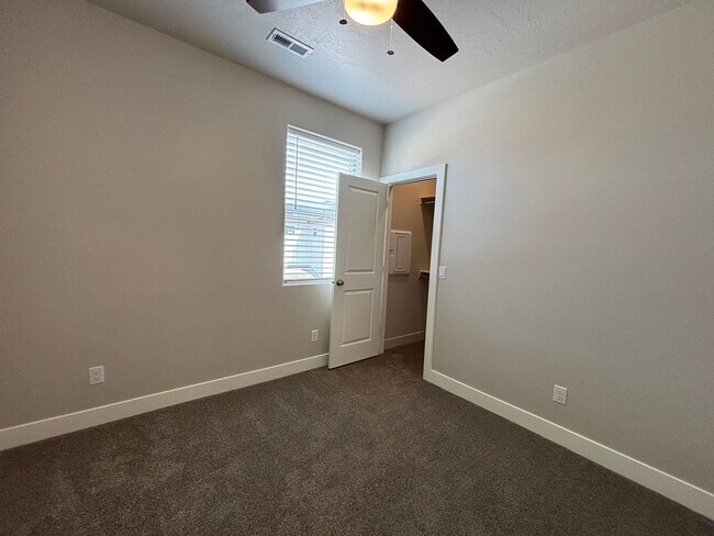 Building Photo - BRAND NEW TOWNHOME FOR RENT!