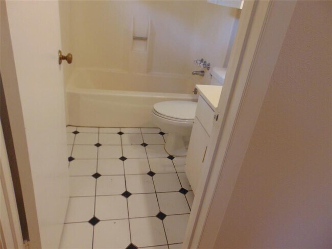 Building Photo - 10301 Ray Ave