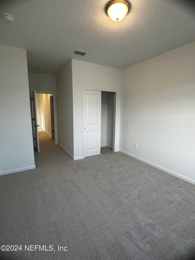 Building Photo - 315 Brandon Lks Dr