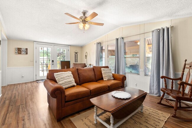 Building Photo - 705 Firefly Dr