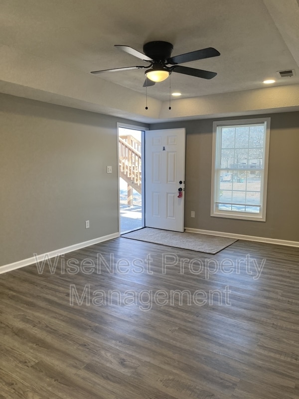 Building Photo - 708 NE Ball Dr