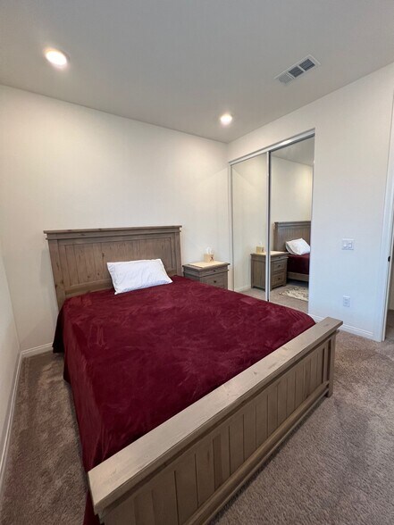 Building Photo - 27717 Stonehurst Ln