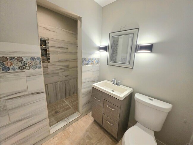 Building Photo - 2663 Ashlawn Dr