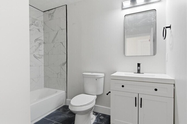 Building Photo - 144 N Quentin Ave