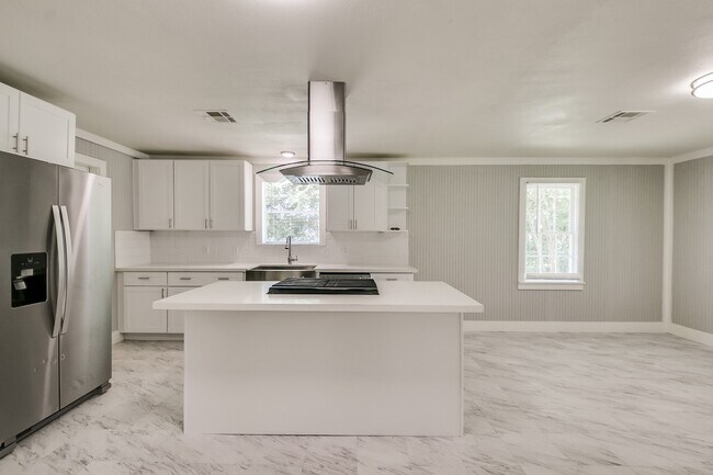 Building Photo - 3901 McKinney Dr