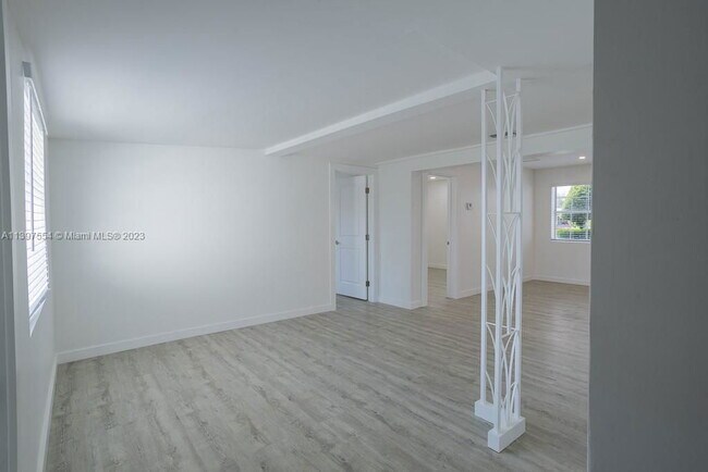 Building Photo - Hope Street, Hollywood, FL 33024 - 4 BR 2 ...