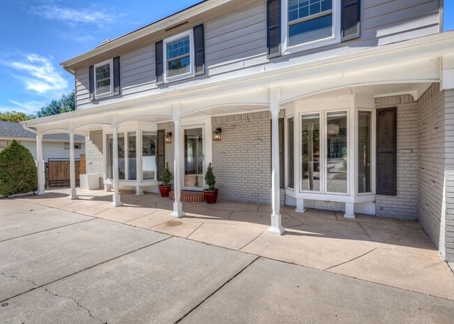 Building Photo - 3800 Templeton Gap Rd