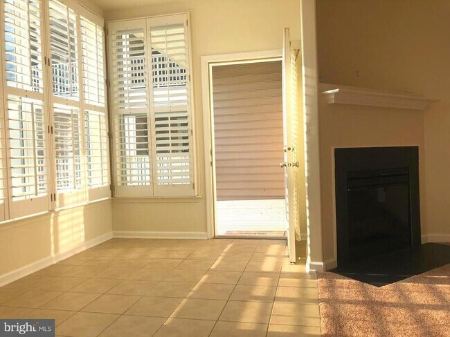 Building Photo - 17432 Slipper Shell Way