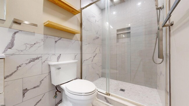 Building Photo - 450 Redwood Ave