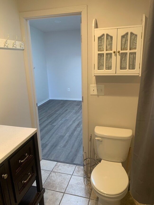 Building Photo - Adorable Studio in established neighborhood