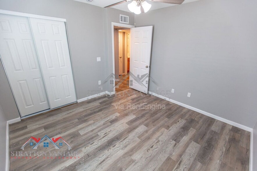 Building Photo - 448 N Lesueur