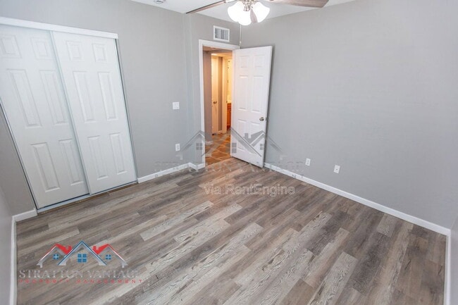 Building Photo - 448 N Lesueur