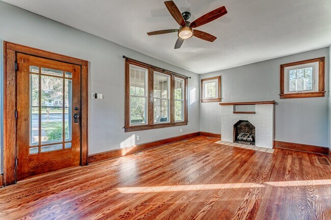 Building Photo - 58 Levels Rd