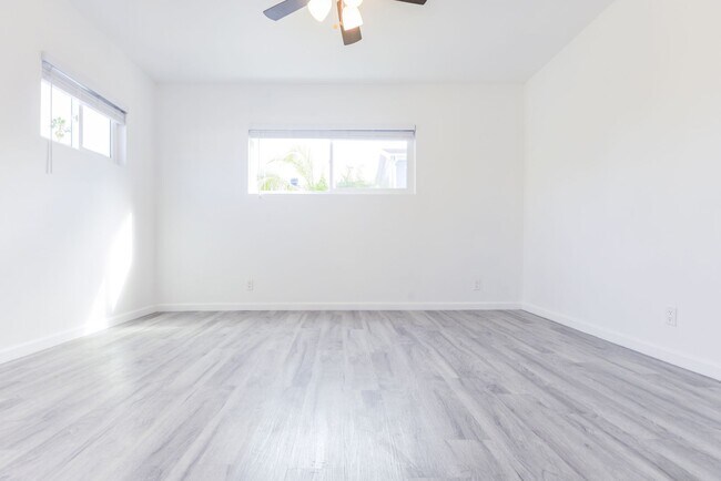 Building Photo - Ocean Avenue Duplex