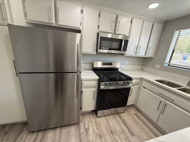 Building Photo - 2 ON 1 PROPERTY in ALPINE! 3BR/2BA home PL...