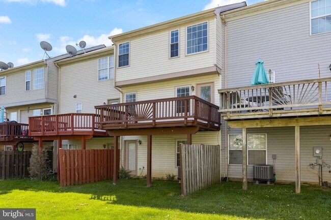 Building Photo - 104 Frazer Dr