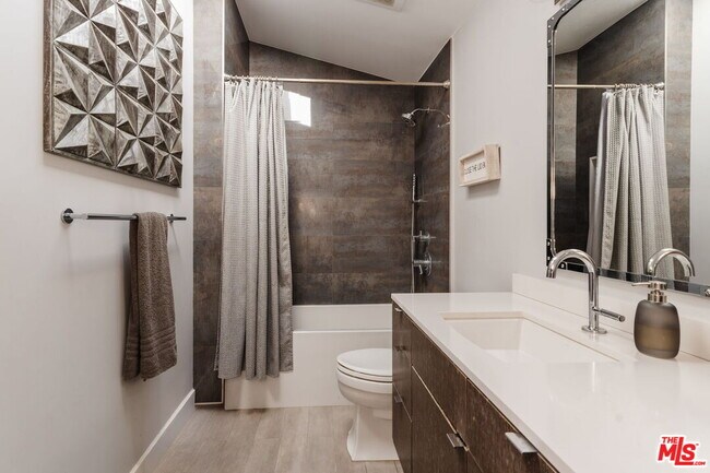 Building Photo - 15490 Milldale Dr