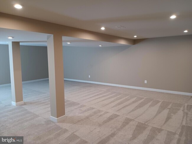 Building Photo - 116 Elmsley Ln