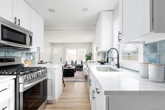 Building Photo - 645 Newton St