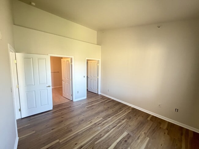 Building Photo - 9538 W San Juan Cir