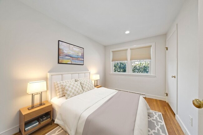 Building Photo - 55 Evelyn Rd