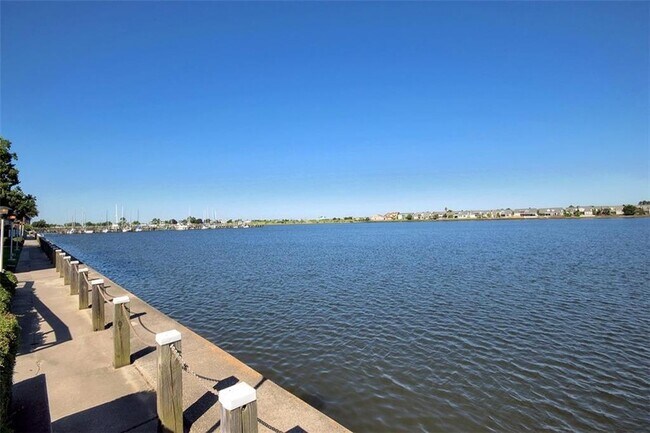 Building Photo - 1490 Harbor Dr
