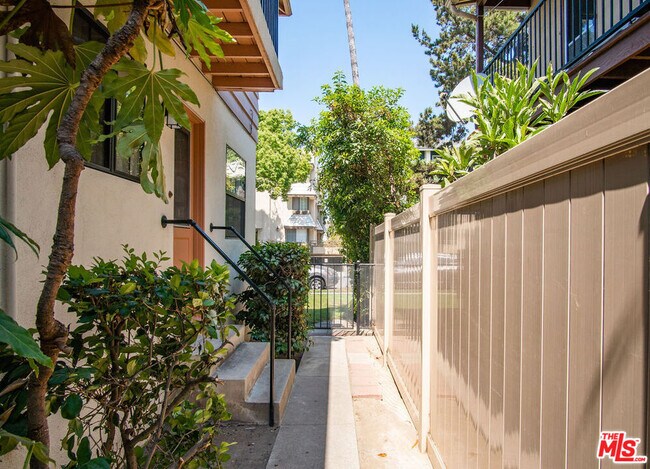 Building Photo - 1124 San Rafael Ave