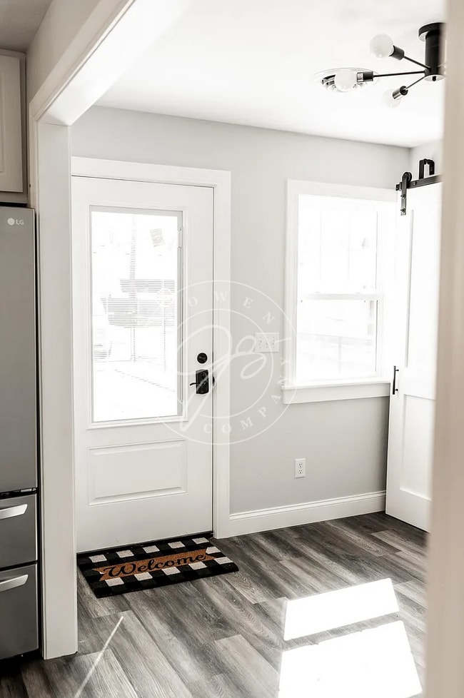 Building Photo - FULLY RENOVATED HOME NEAR DOWNTOWN PERRYSBURG | 3 BED | 2.5 CAR GARAGE | FENCED YARD