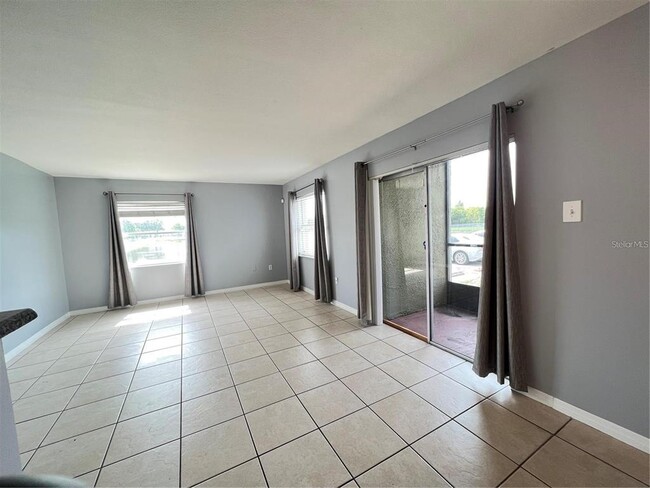 Building Photo - 2535 N Alafaya Trail