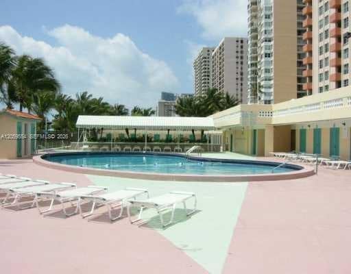 Building Photo - 2899 Collins Ave