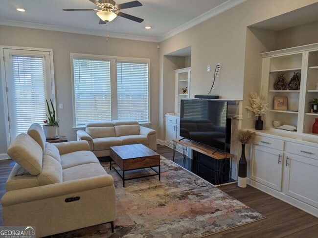 Building Photo - 201 Spike Trl SE