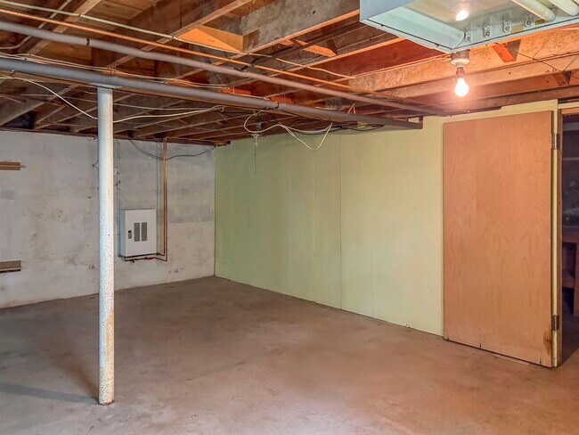 Building Photo - 172 Cable Rd