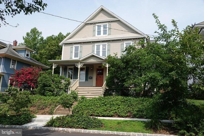 Building Photo - 36 Hart Ave