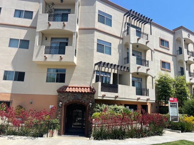 Building Photo - 4440 Vantage Ave