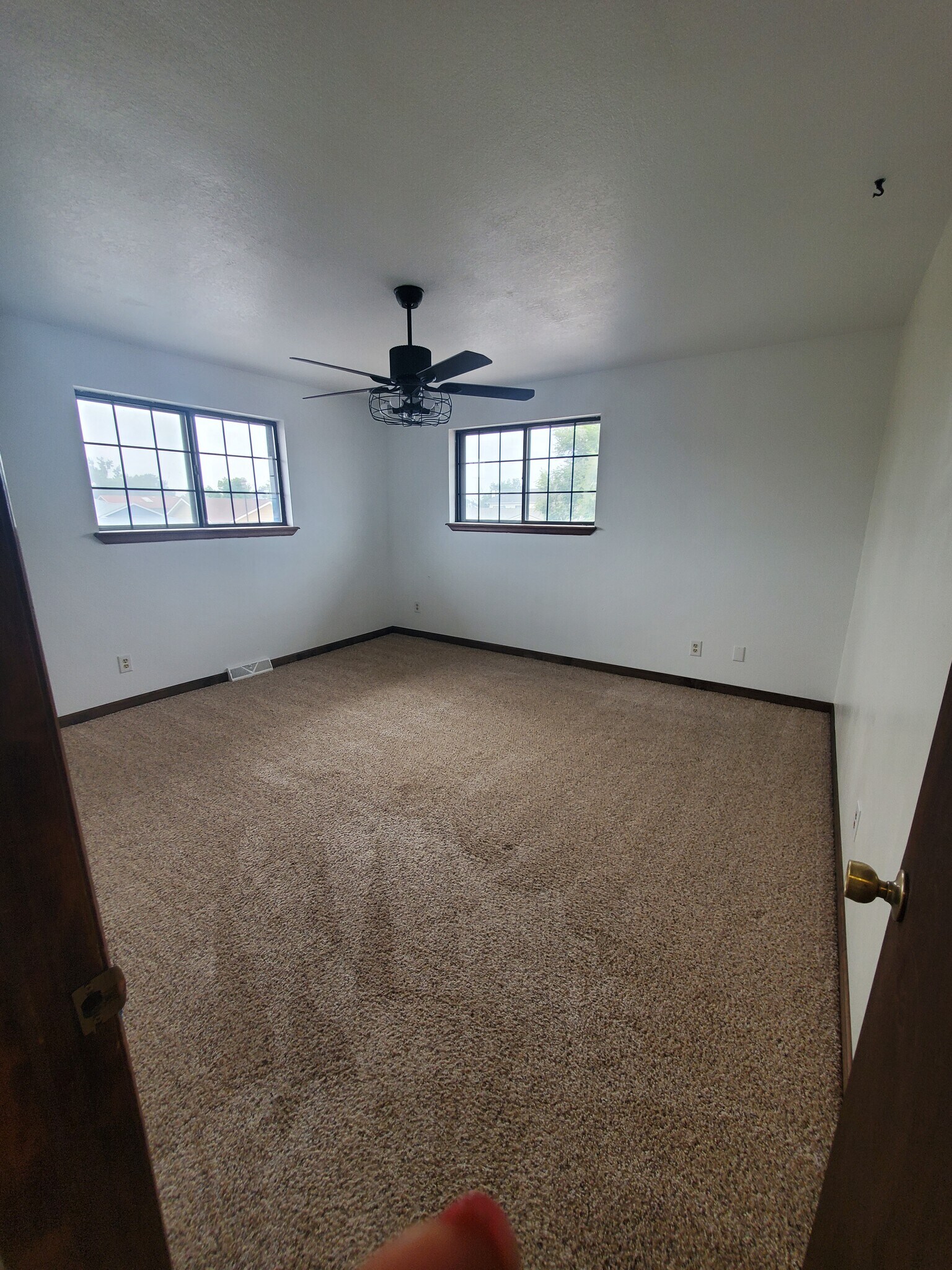 Master bedroom - 1078 N Pond Dr