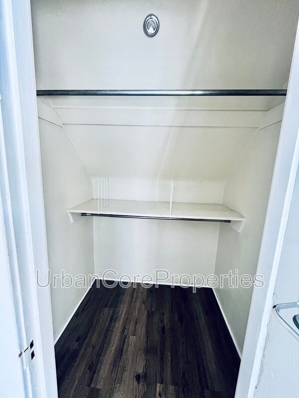 Building Photo - 144 7th Ave N