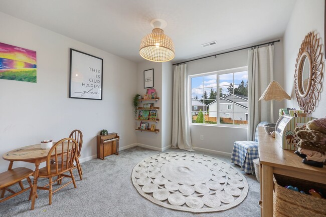 Building Photo - Spacious & Stylish 4-Bedroom A/C Townhome!