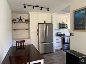 Building Photo - Haleakala Gardens Furnished ground floor 3...