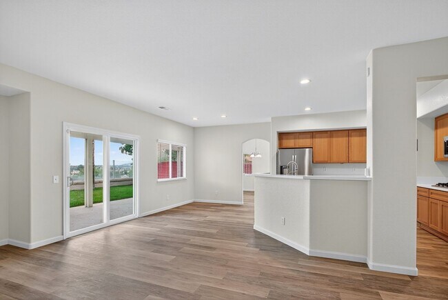 Building Photo - Most Desireable Neighborhood in Temecula  Eastridge by Redhawk