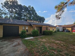 Building Photo - "Charming 3-Bedroom Retreat with Cozy Fireplace in Pensacola."
