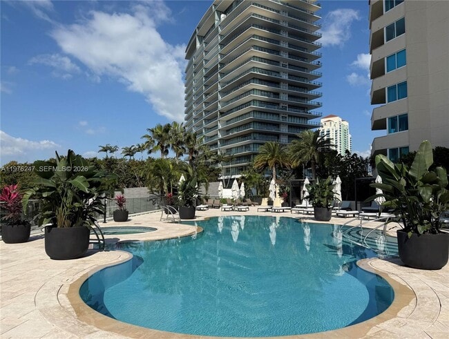 Building Photo - 400 South Pointe Dr