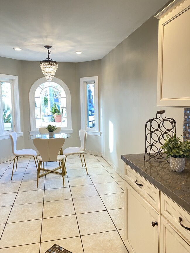 Breakfast nook off kitchen - 1350 Curson S Ave