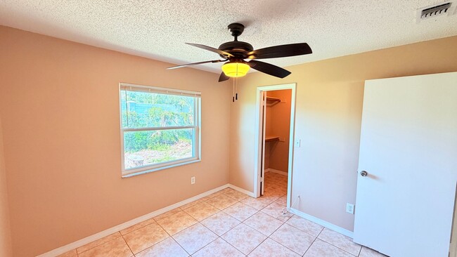 Building Photo - Cozy 2 BR / 2 BA Duplex
