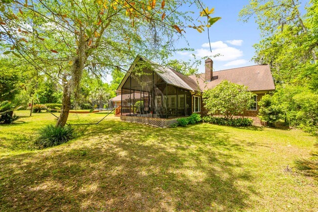 Building Photo - Everything included in rent price!! All ut...