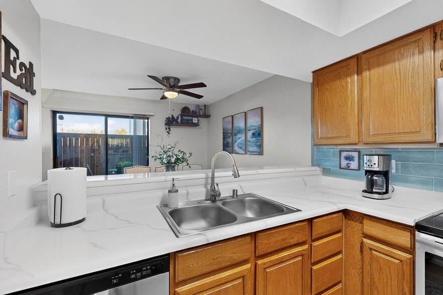 Building Photo - 6093 McKinney Dr NE