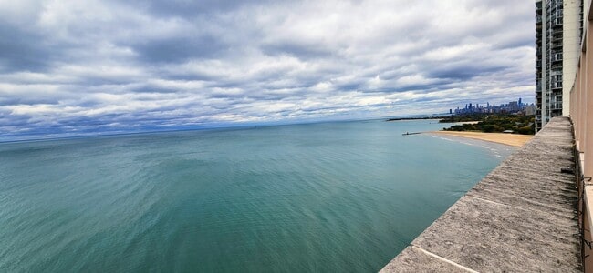 Building Photo - 6157 N Sheridan Rd