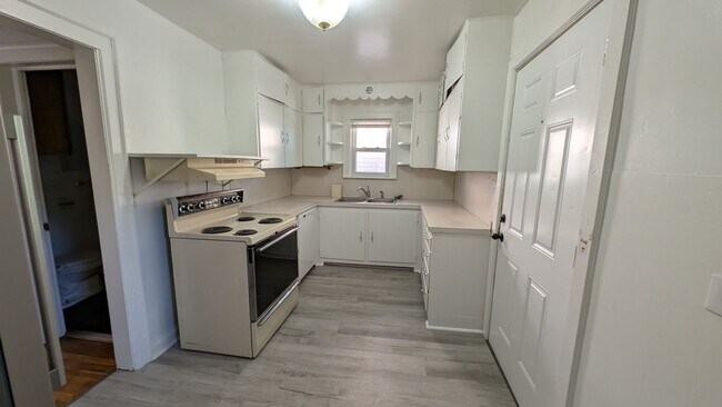 Building Photo - 1252 Fleming Ave