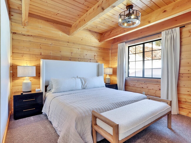 Building Photo - 656 Aspen Dr